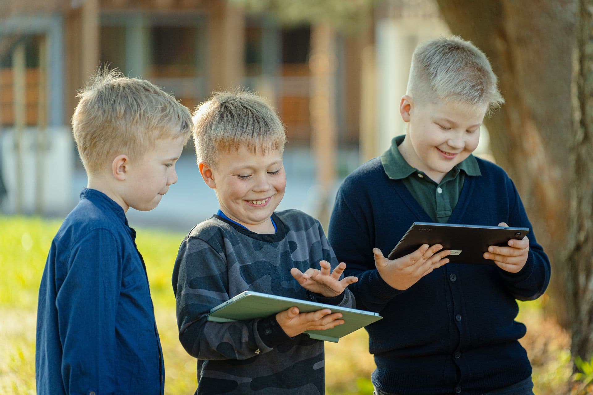 655530 Children Using Tablets Outdoors Web Version 1920px