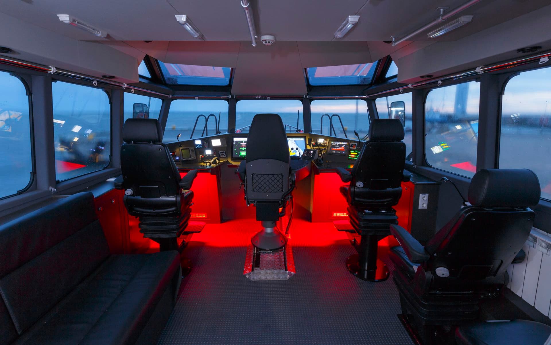 252695 Boat Inside Web Version 1920px