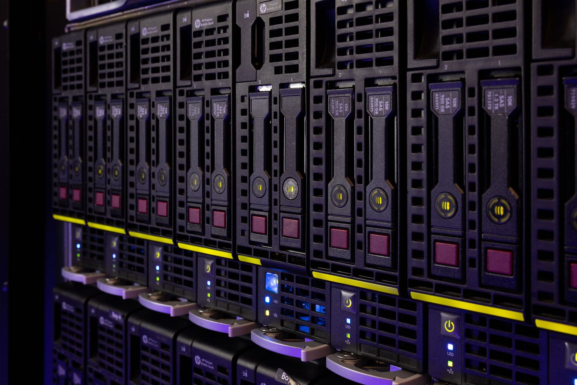 252549 Data Center Web Version 1920px