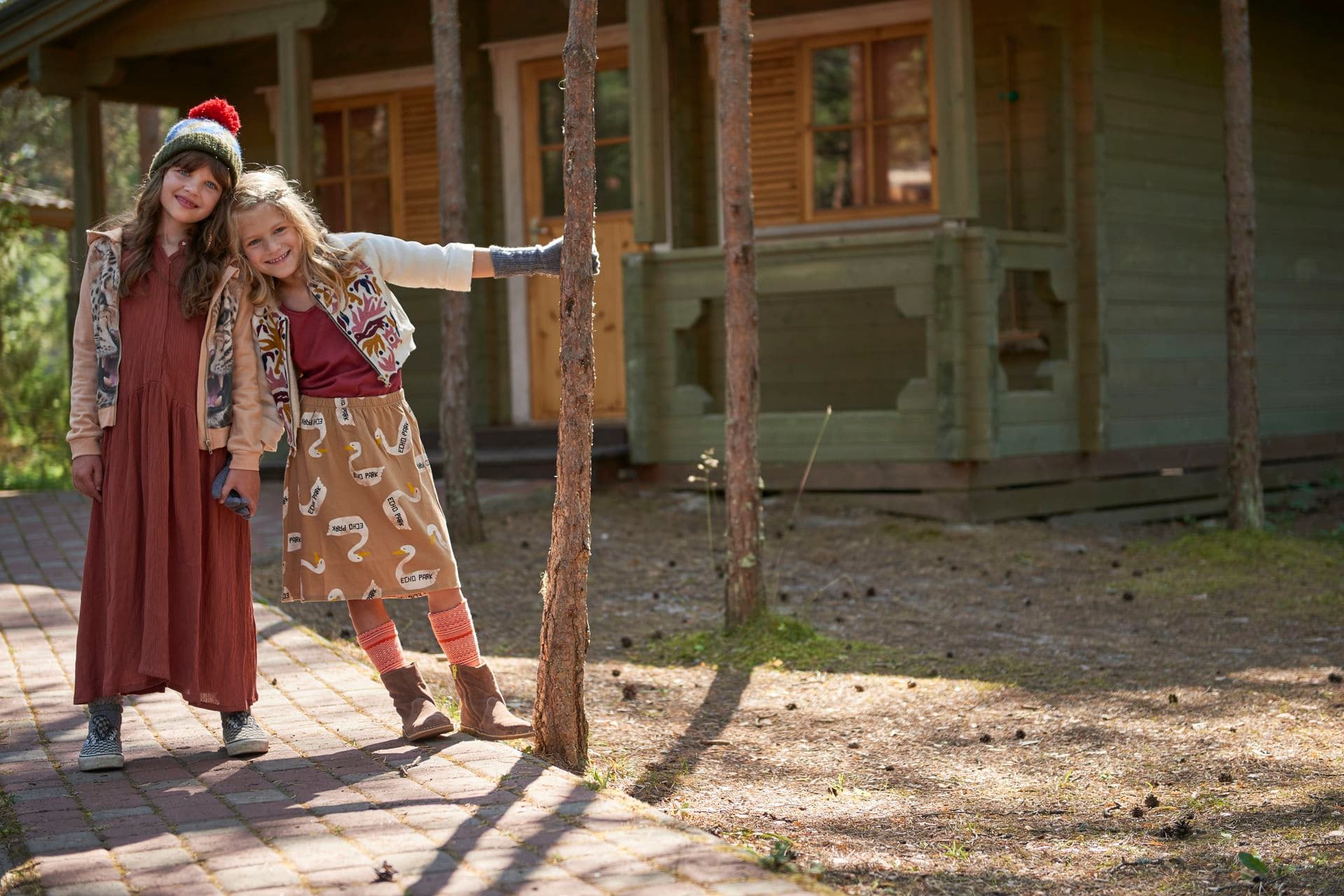 252760 Children at Country Side Web Version 1920px