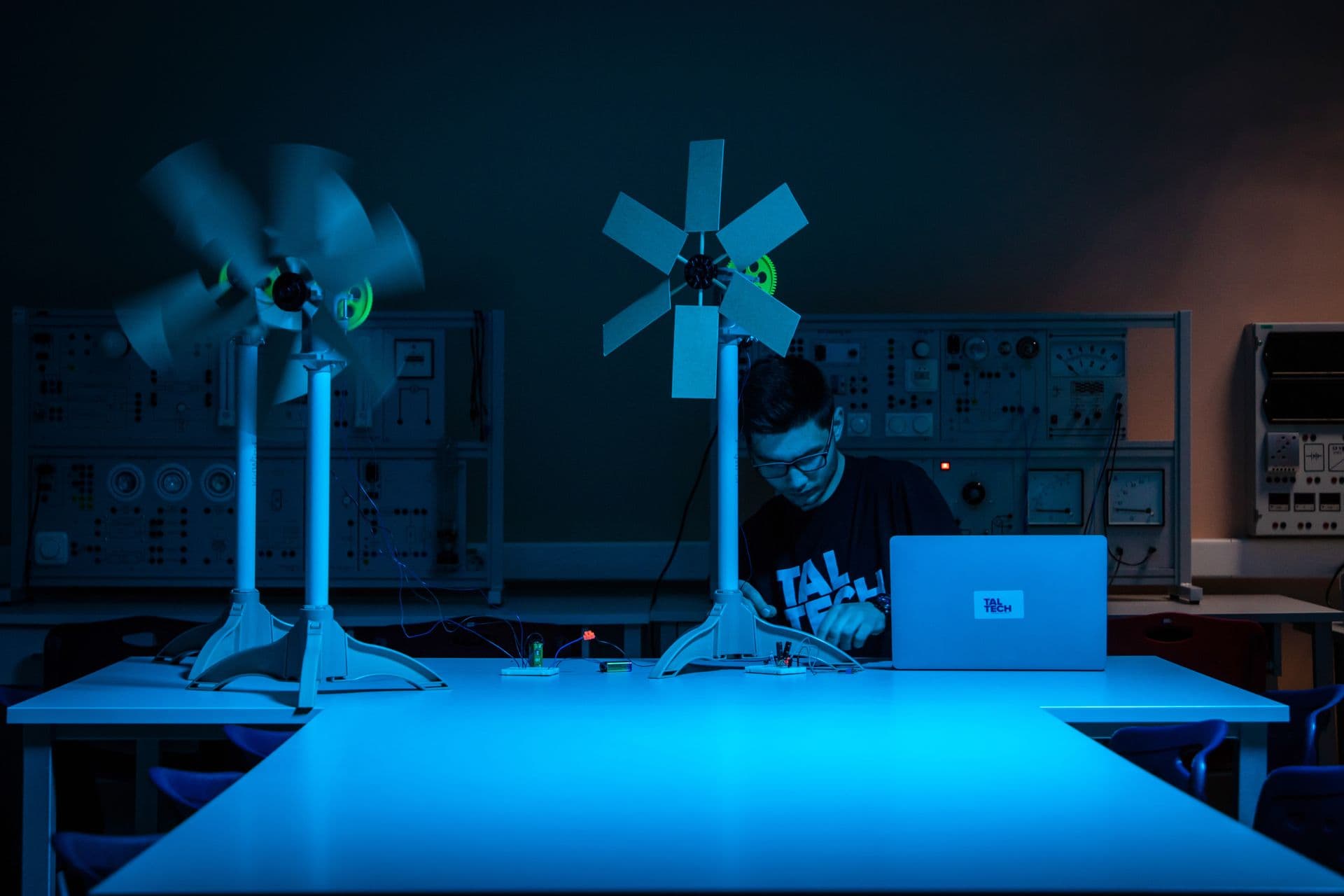 254532 Engineering Lab Web Version 1920px