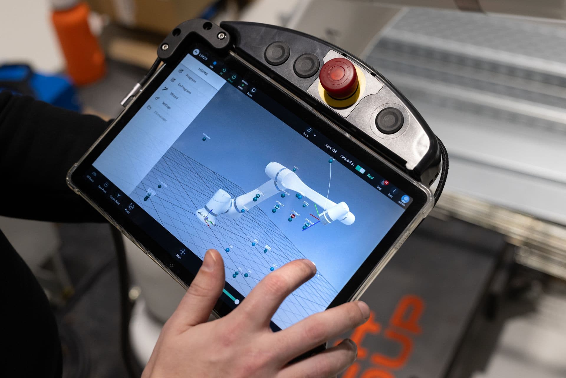 818343 Industrial Robot Control Screen Web Version 1920px (1)