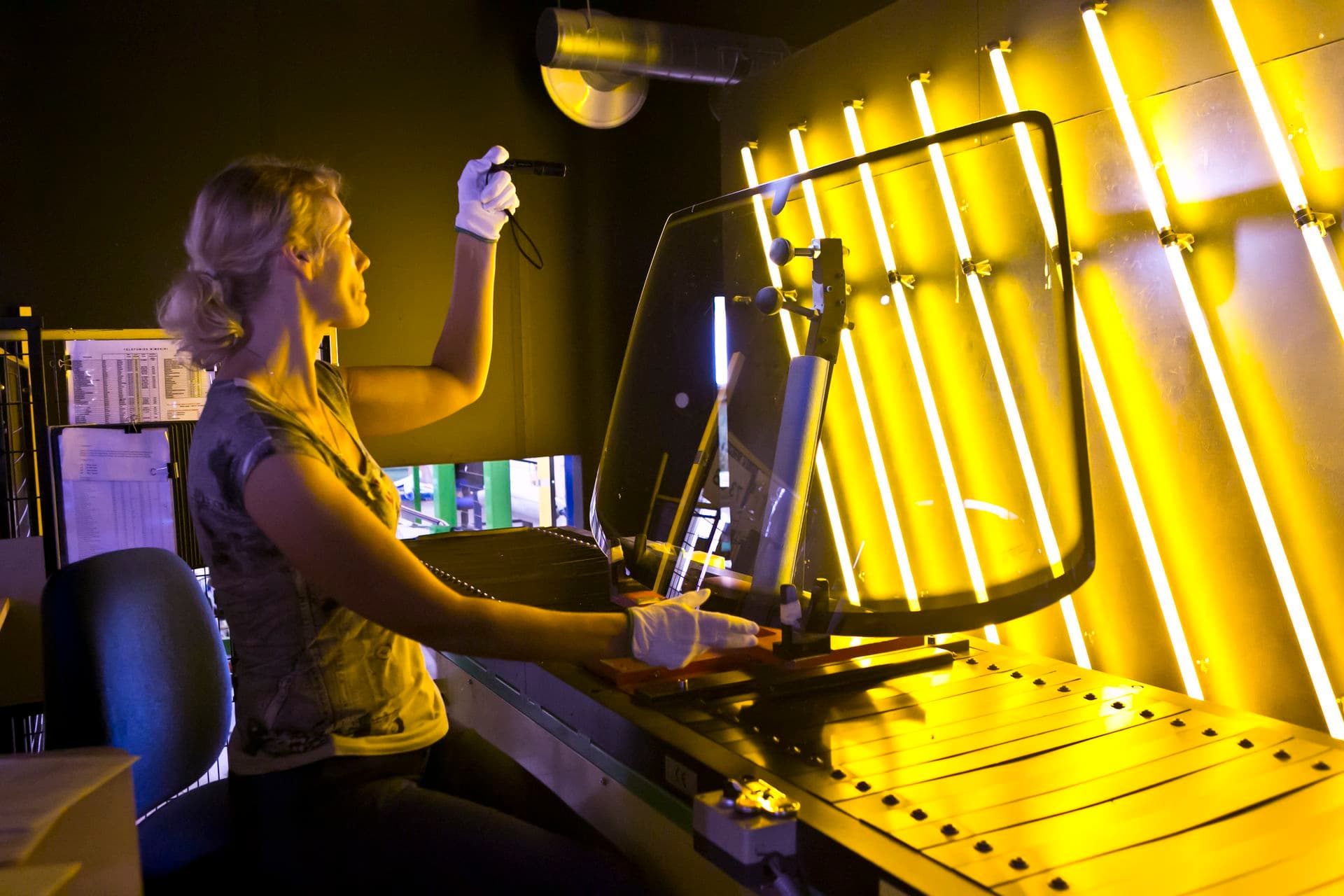 253198 Quality Control Woman Web Version 1920px