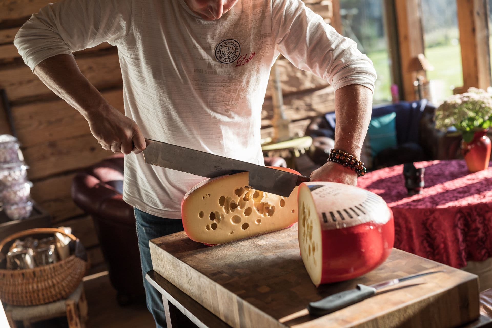 252750 Cheesefarm Cutting Cheese Web Version 1920px