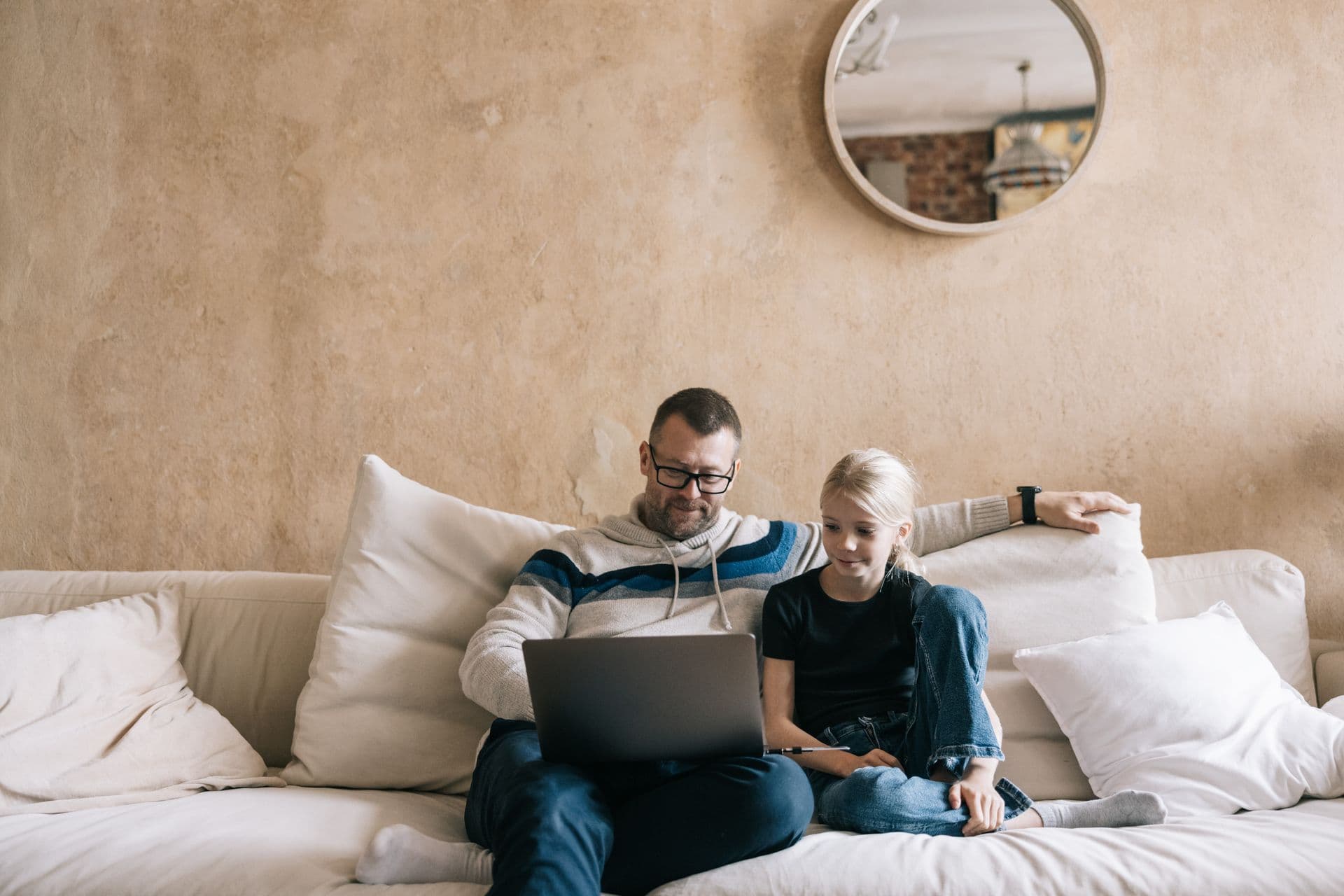 690511 Father and Daughter on the Computer Web Version 1920px